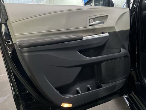 Used 2023 Toyota Sienna XLE image 12