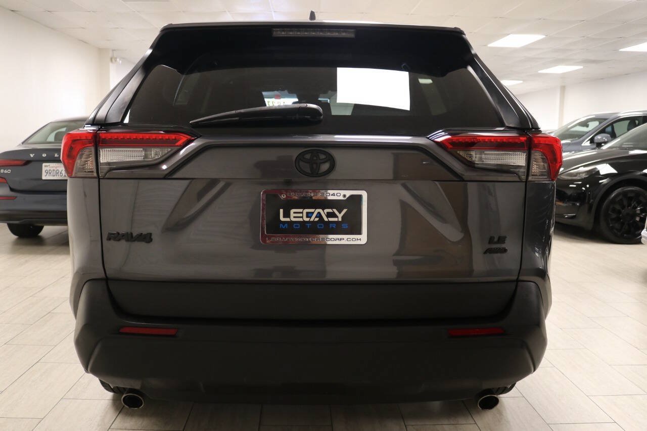 Used 2020 Toyota RAV4 LE w/ Carpet Mat Package AWD/4WD image 7