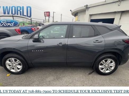 Used 2022 Chevrolet Blazer LT image 2