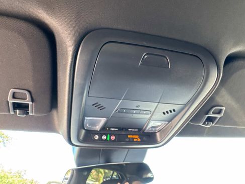 Used 2025 Cadillac XT4 Premium Luxury image 27