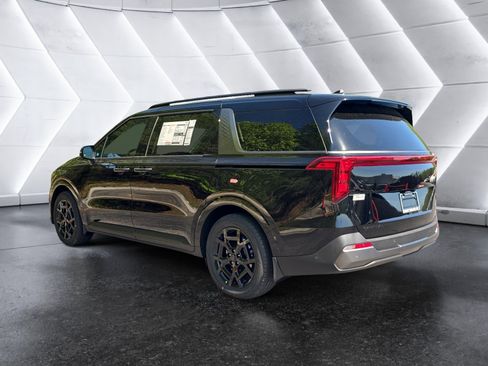 New 2026 Kia Carnival Hybrid FWD image 3