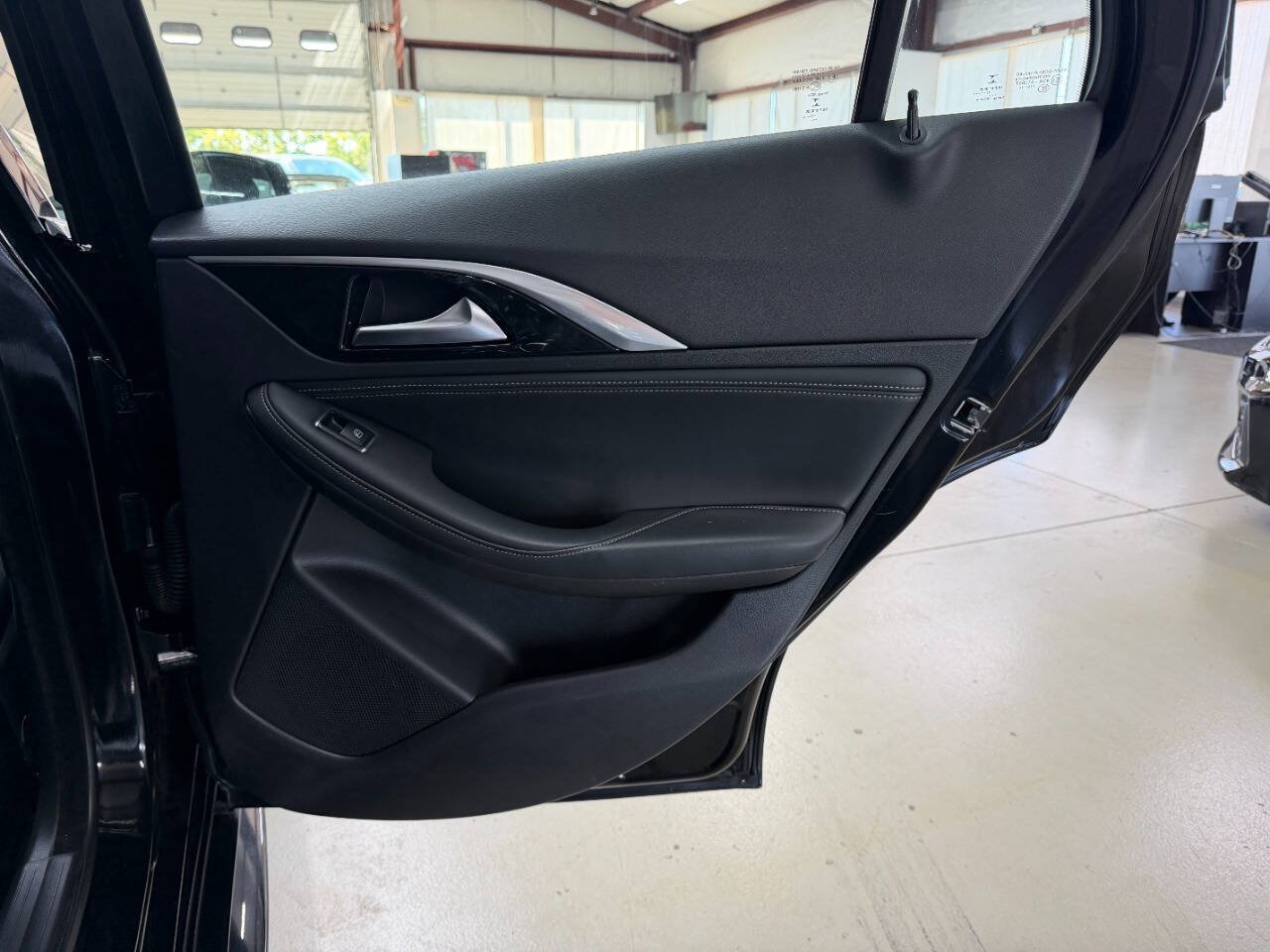 Used 2018 INFINITI QX30 FWD image 14