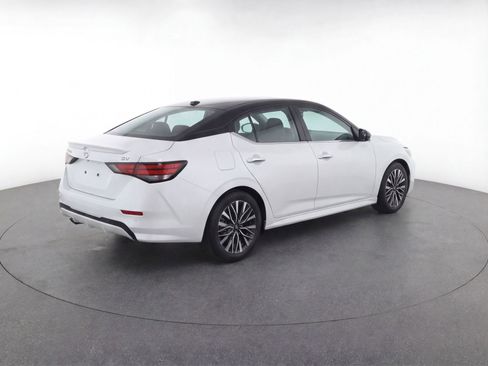 Used 2024 Nissan Altima 2.5 SV image 9