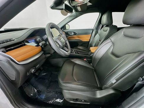 Certified 2024 Jeep Compass Limited image 30