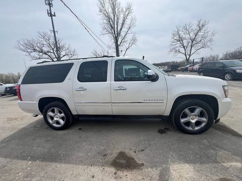 Used 2011 Chevrolet Suburban LTZ image 4