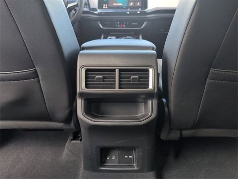 Used 2024 Volkswagen Atlas Cross Sport SE image 25