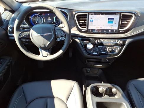 New 2026 Chrysler Pacifica Select w/ S Appearance Package image 15