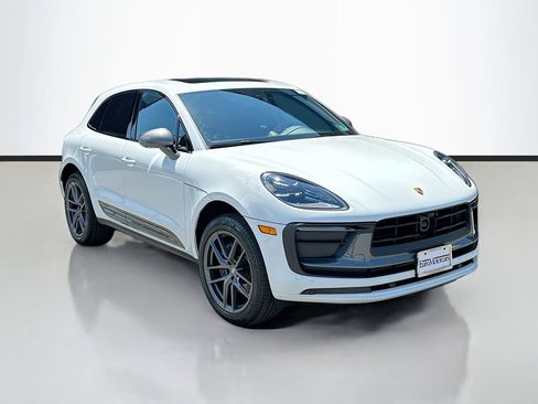 Certified 2026 Porsche Macan AWD/4WD image 7