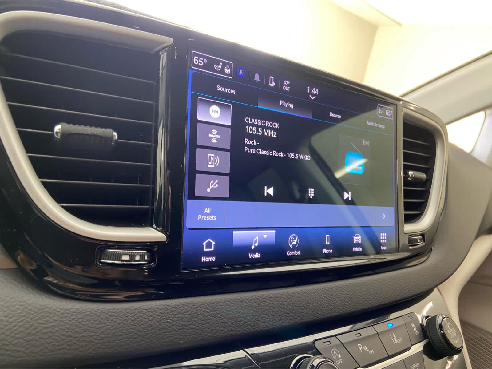 Used 2024 Chrysler Pacifica Touring-L FWD image 28