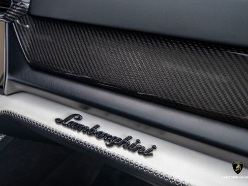 Used 2025 Lamborghini Urus SE image 67