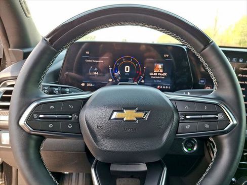 New 2025 Chevrolet Traverse LT w/ Enhanced Driving Package FWD image 17