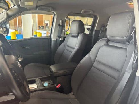 Used 2022 Nissan Frontier SV image 19