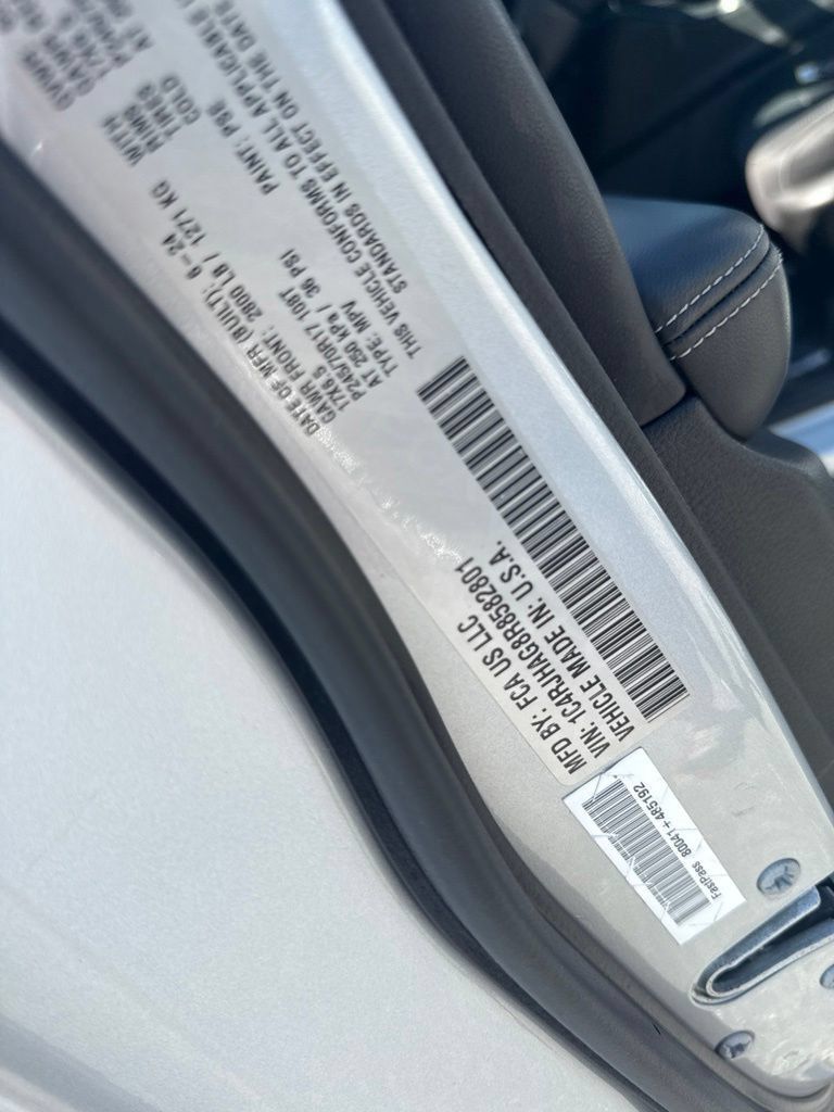 Used 2024 Jeep Grand Cherokee Laredo AWD/4WD image 24
