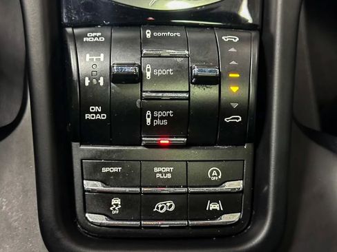 Used 2018 Porsche Cayenne GTS w/ Premium Package Plus AWD/4WD image 40