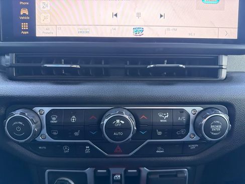 Used 2025 Jeep Wrangler Unlimited Sport AWD/4WD image 18