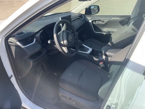Used 2025 Toyota RAV4 XLE w/ Convenience Package FWD image 10