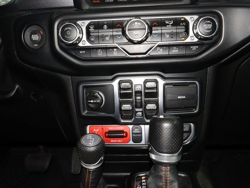 Used 2021 Jeep Gladiator Mojave AWD/4WD image 10