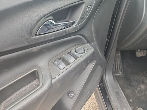 Used 2023 Chevrolet Equinox LT FWD image 9