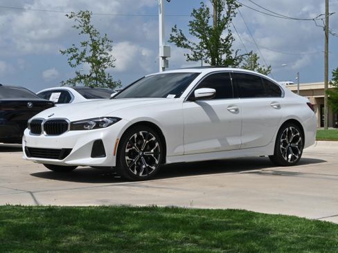 Certified 2025 BMW 330i Sedan w/ Convenience Package RWD image 5