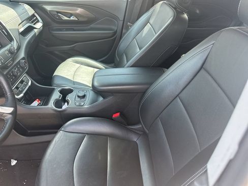 Used 2023 GMC Terrain SLT FWD image 2