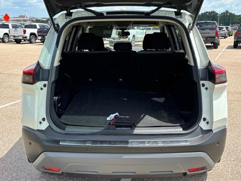 Used 2023 Nissan Rogue SV FWD image 6