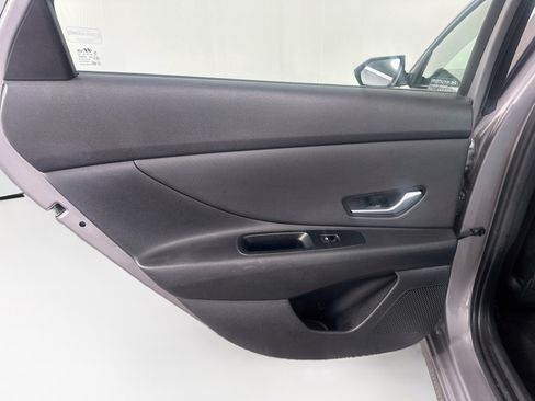 Used 2025 Hyundai Elantra Limited FWD image 26
