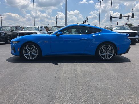 Used 2024 Ford Mustang GT Premium RWD image 3