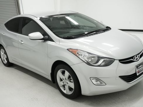 Used 2013 Hyundai Elantra GLS w/ Preferred Pkg FWD image 3