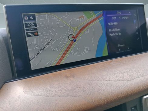 Used 2021 Lexus LX 570 4WD w/ Luxury Package image 24