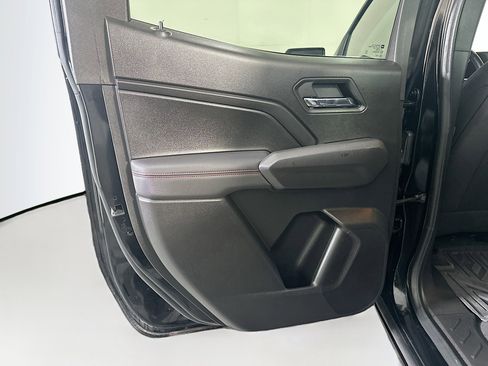 Used 2025 Chevrolet Colorado Z71 AWD/4WD image 27