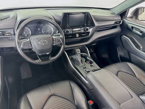 Used 2021 Toyota Highlander XSE AWD/4WD image 19