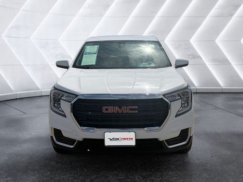Used 2024 GMC Terrain SLE FWD image 2