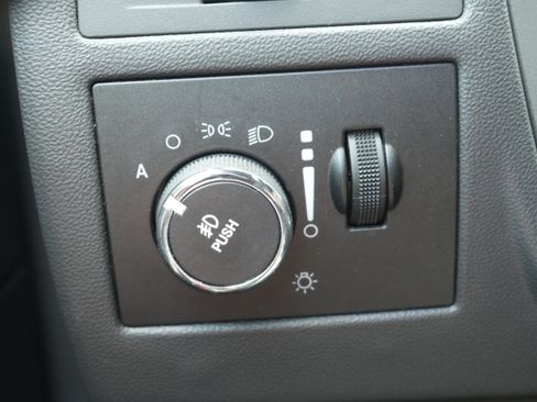 Used 2011 Dodge Challenger RWD image 25