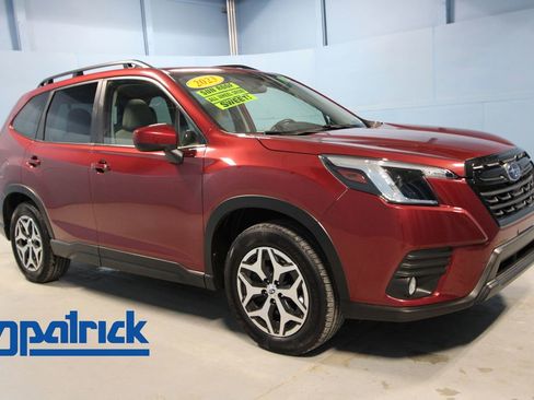 Used 2023 Subaru Forester Premium image 1