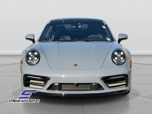 Used 2024 Porsche 911 Carrera RWD image 2