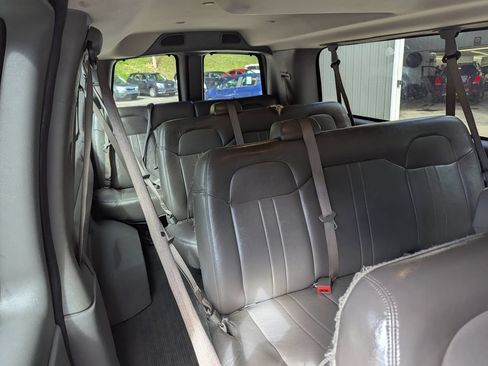 Used 2022 Chevrolet Express 3500 LS RWD image 8