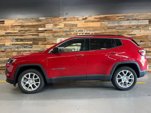 Used 2023 Jeep Compass Latitude AWD/4WD image 3