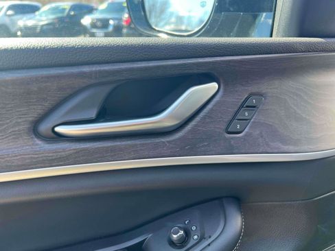 Used 2024 Jeep Grand Cherokee Limited image 21