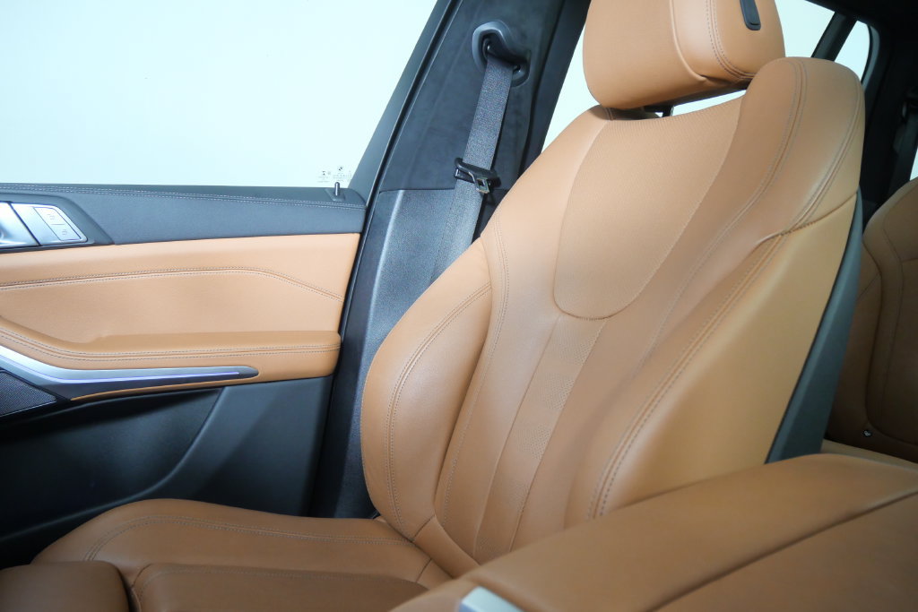 Used 2022 BMW X7 xDrive40i w/ Premium Package AWD/4WD image 27