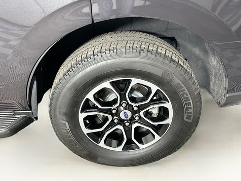 Used 2024 Ford Expedition XLT image 11