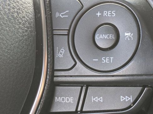 Used 2020 Toyota Camry SE image 6