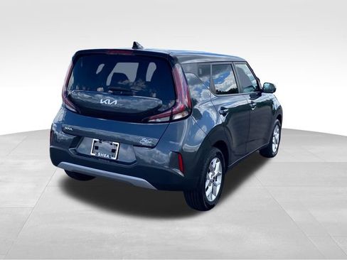 Used 2024 Kia Soul LX w/ Option Group 015 FWD image 3