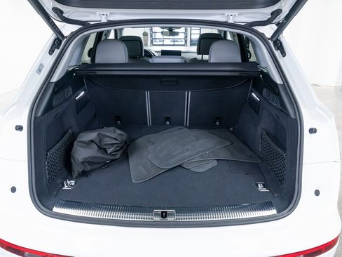 Used 2024 Audi Q5 e Premium Plus image 8