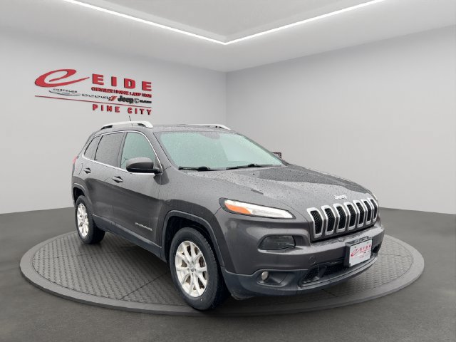 Used 2015 Jeep Cherokee Latitude w/ Cold Weather Group AWD/4WD image 12