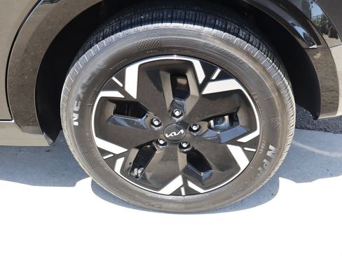 Used 2024 Kia Niro Wind FWD image 13