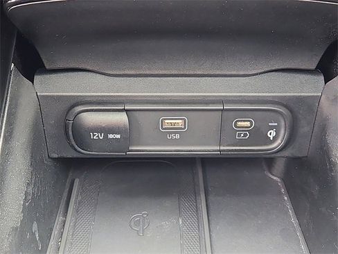 Used 2024 Kia Telluride EX w/ EX Captain's Chair Package image 18