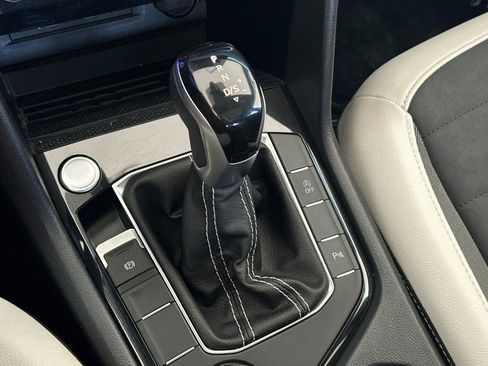 Used 2025 Volkswagen Taos SE w/ Panoramic Sunroof Package image 20