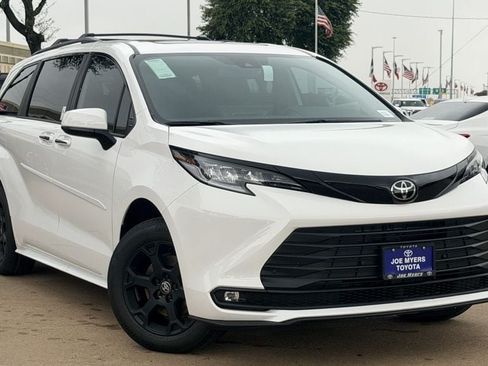 New 2026 Toyota Sienna XLE Woodland Edition AWD/4WD image 2