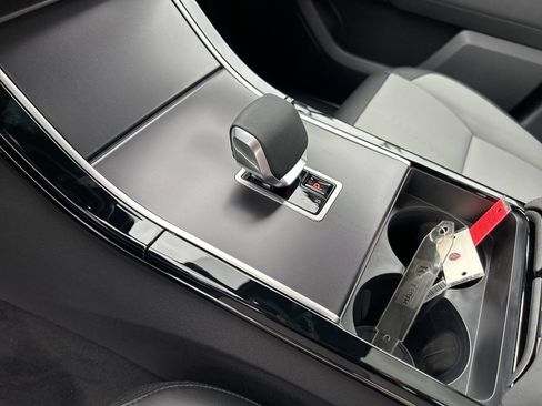 New 2026 Land Rover Range Rover Velar Dynamic SE image 13