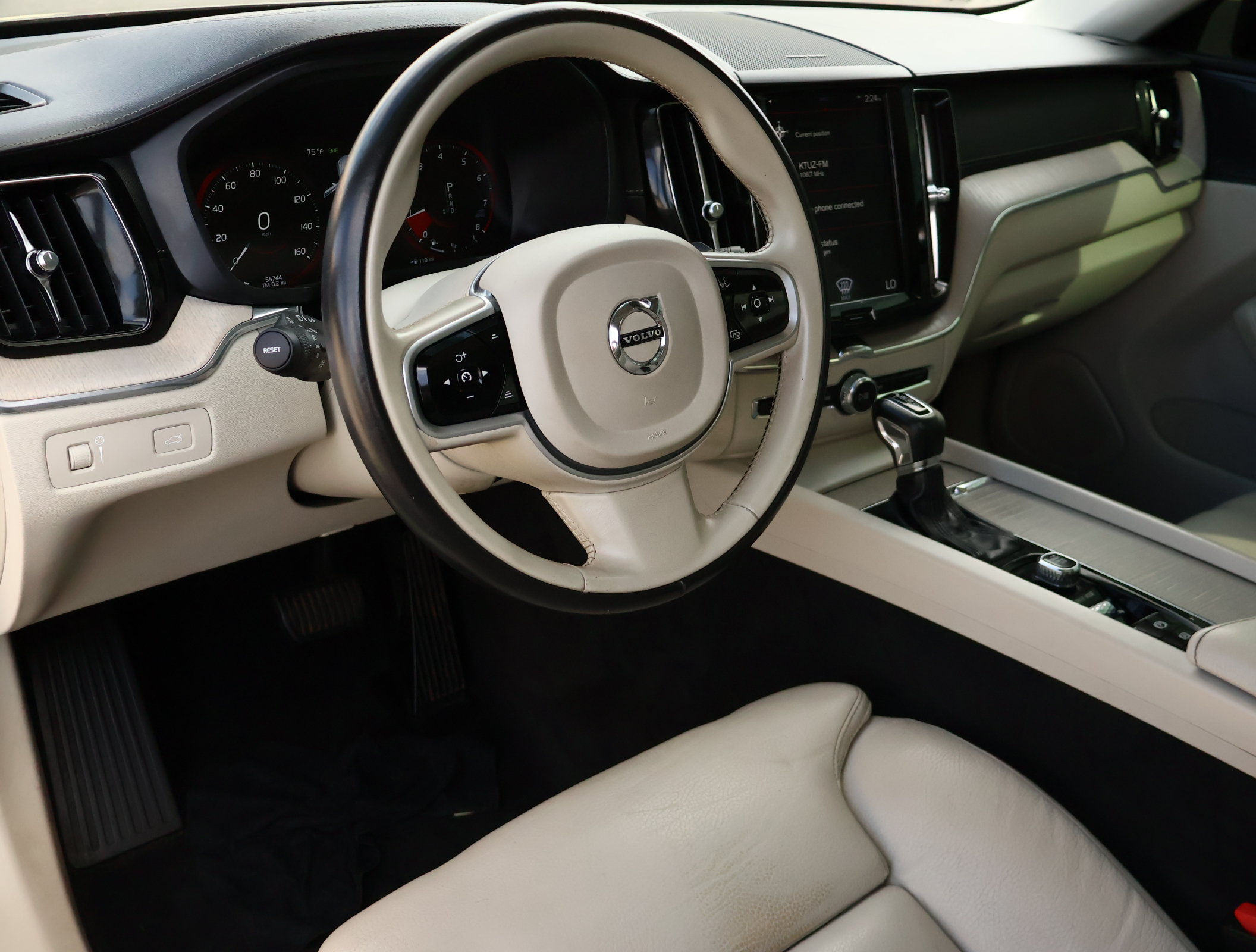 Used 2020 Volvo XC60 T5 Inscription FWD image 3